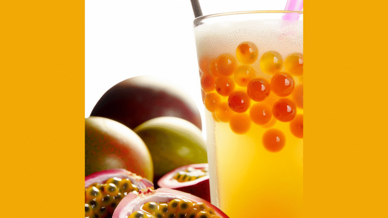 Perlas de popping boba en bebida tropical bobabocateacom Perlas de popping boba translúcidas en bebida tropical con frutas frescas